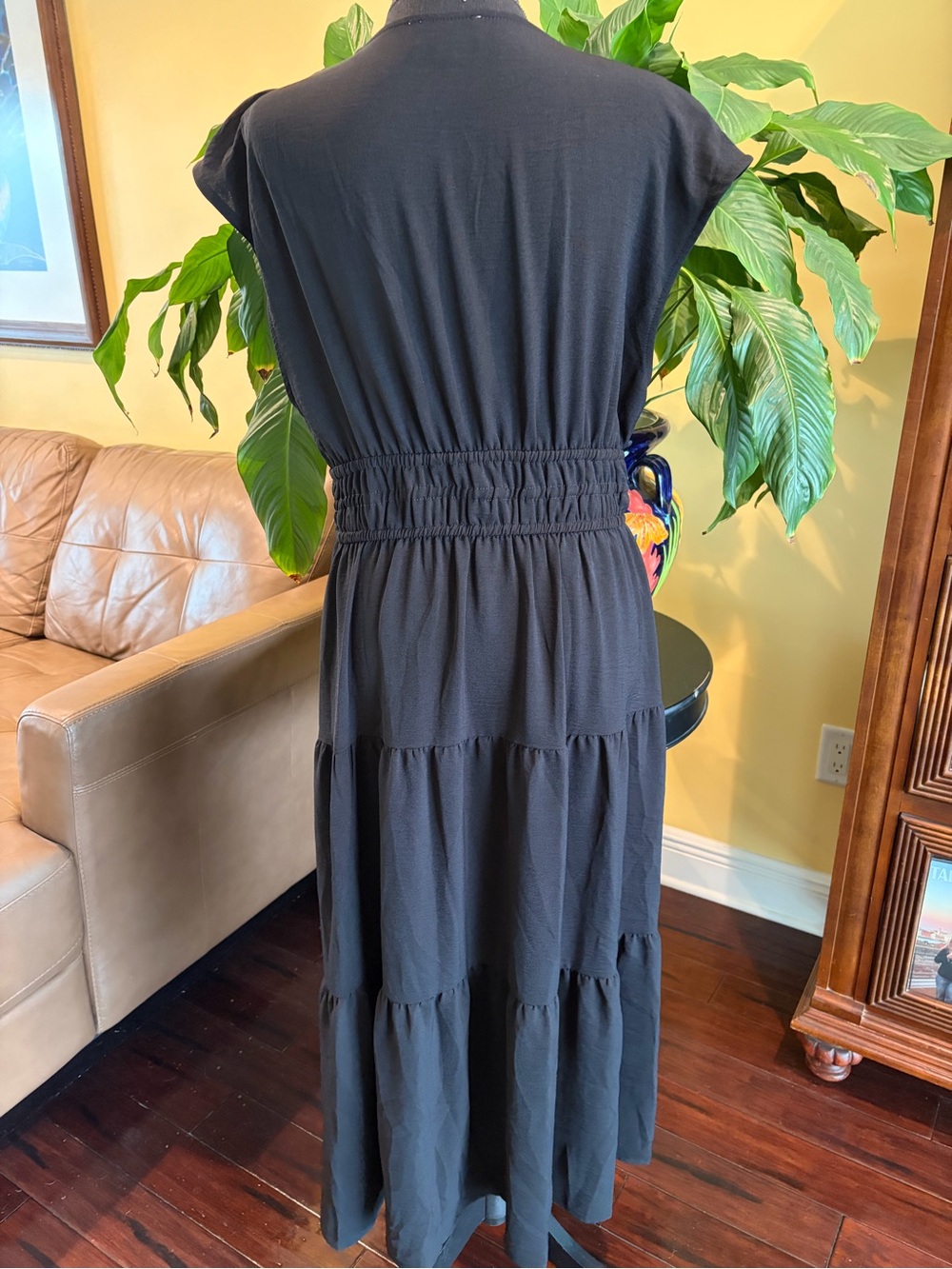 Tahari Arthur S. Levine Women’s Black Tiered Skirt Maxi Dress. Size XL - Picture 7 of 10